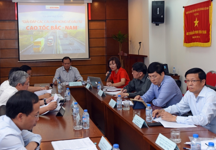 To&agrave;n cảnh buổi tọa đ&agrave;m