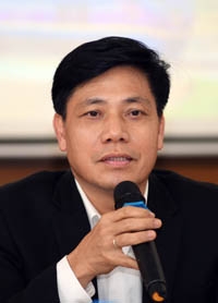 Thứ trưởng Bộ GTVT Nguyễn Ngọc Đ&ocirc;ng giải đ&aacute;p c&acirc;u h