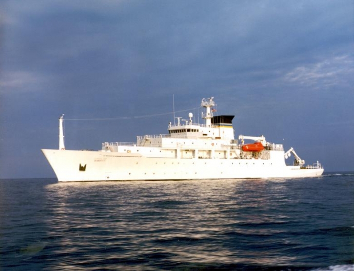 Tàu nghiên cứu hải dương USNS Bowditch của