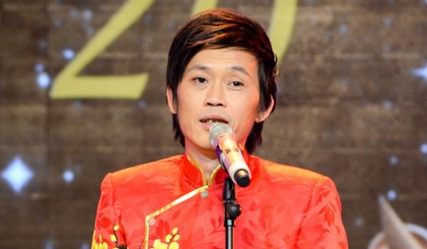 hoai-linh-suyt-bat-khoc-vi-buc-xuc-giup-cho-ca-si-