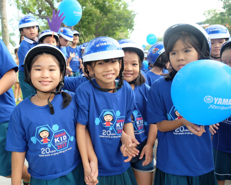 Ra đường nhớ đội mũ bảo hiểm c&aacute;c bạn nh&eacute;!