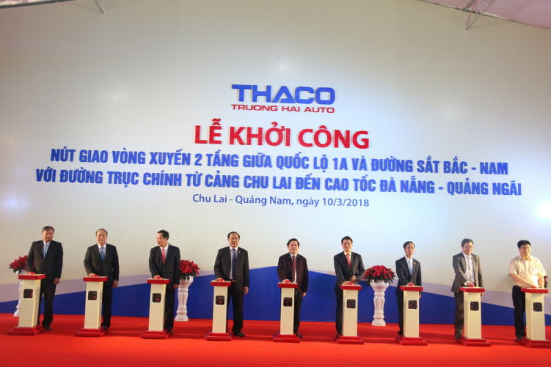 vov_ C&aacute;c đại biểu bấm n&uacute;t khởi c&ocirc;ng Dự &aacute;n