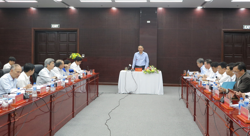 S&aacute;ng 20-3, B&iacute; thư Trương Quang Nghĩa l&agrave;m việc với 