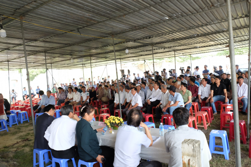 Nh&agrave; m&aacute;y th&eacute;p