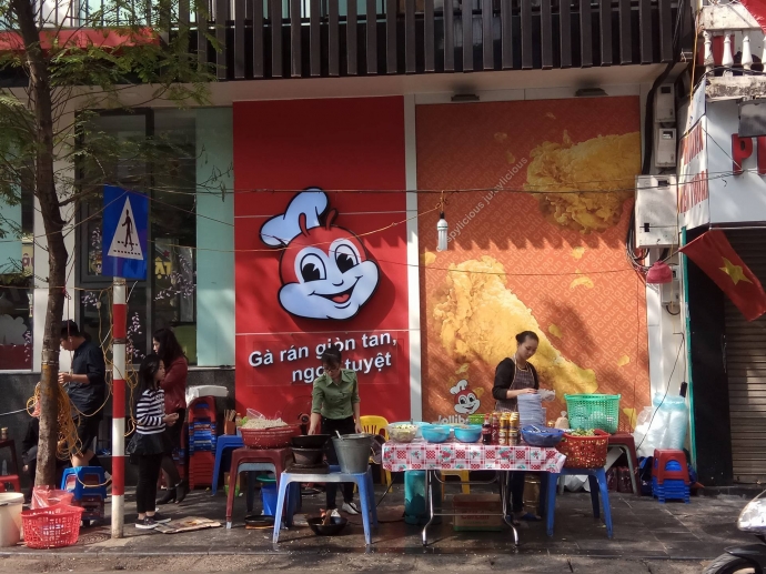 Qu&aacute;n ăn nhanh đ&oacute;ng cửa th&igrave; đ&atilde; c&oacute; b&uacute;n ri&ecirc;u cua thay