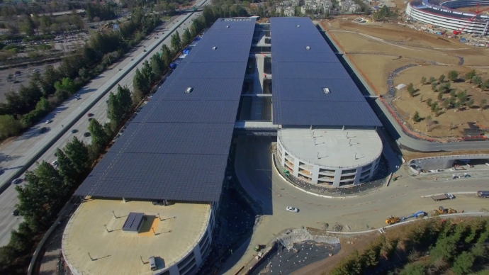 B&atilde;i đỗ xe của Apple Campus. Hiện tại c&aacute;c c&ocirc;ng nh&acirc;n