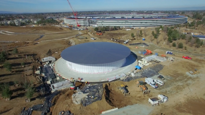 Kh&aacute;n ph&ograve;ng nằm b&ecirc;n ngo&agrave;i khu l&agrave;m việc đ&atilde; gần ho&agrave;n 