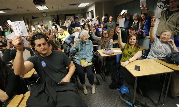 cử-tri-Colorado-trong-ng&agrave;y-si&ecirc;u-Thứ-Ba