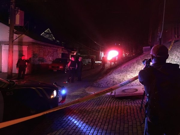 cảnh-s&aacute;t-phong-tỏa-hiện-trường-vụ-xả-s&uacute;ng