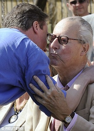 0B17D0FA000005DC-3521830-image-a-52_1459719269843