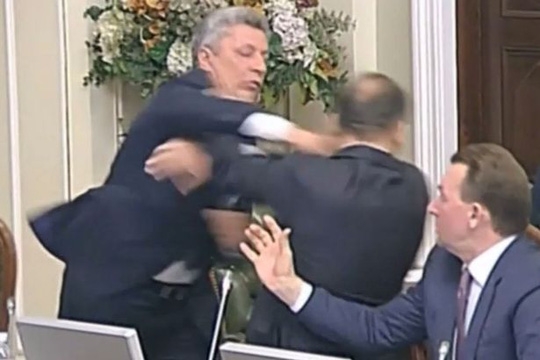 photo-1-1479174090880