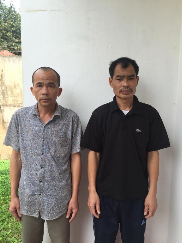2 ĐT bu&ocirc;n b&aacute;n ma t&uacute;y Hiển v&agrave; H&ugrave;ng (từ tr&aacute;i qua)