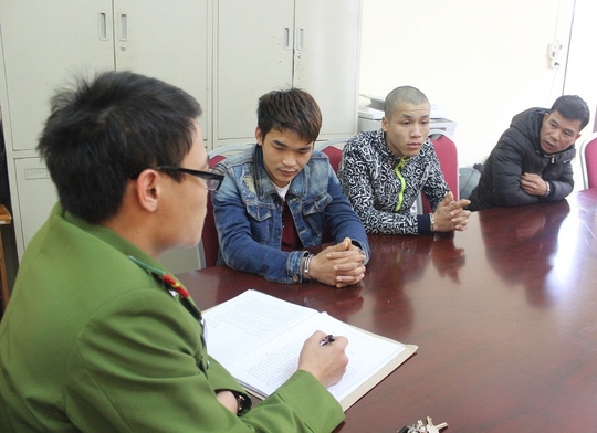 bat-3-thanh-nien-ban-4-co-gai-sang-trung-quoc