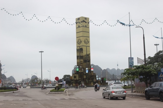 chum-anh-ngam-cot-dong-ho-35-ty-khung-nhat-quang-n