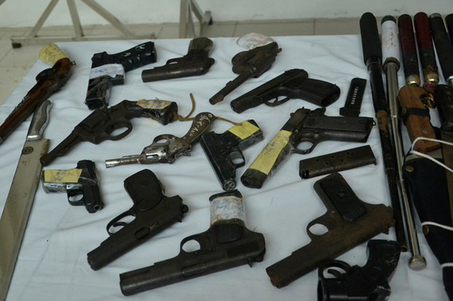 mua-ban-van-chuyen-trai-phep-vu-khi-quan-dung-moi-