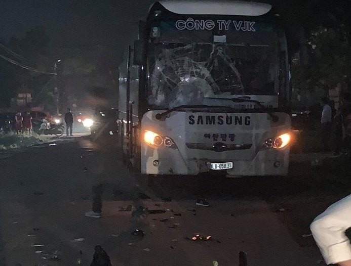 bac-giang-va-cham-xe-voi-samsung-2-thanh-nien-tu-v