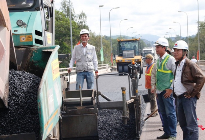 trang-dem-sua-tuyen-tranh-Ql1-mien-trung