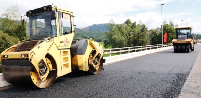 trang-dem-sua-tuyen-tranh-Ql1-mien-trung-3