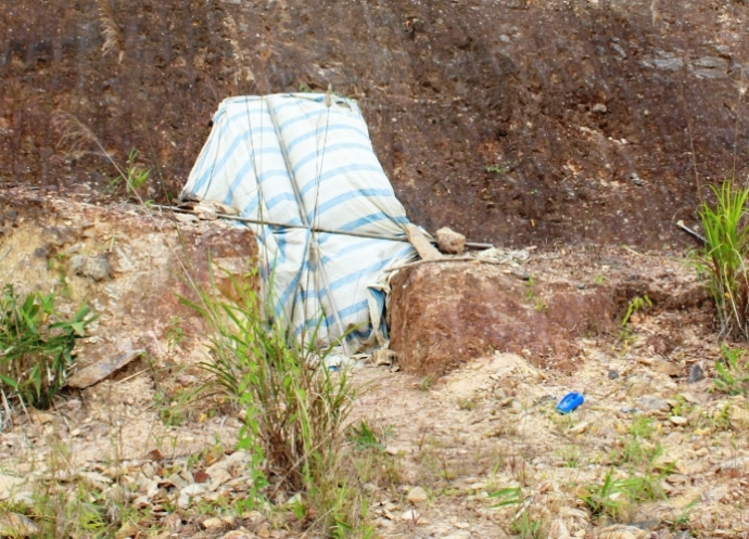 muc-so-thi-can-ham-ruou-cua-bi-thu-huyen-uy-quang-