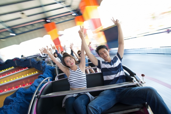 ban-tre-khoe-sac-le hoi