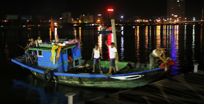 trang-dem-tim-kiem-nan-nhan-6