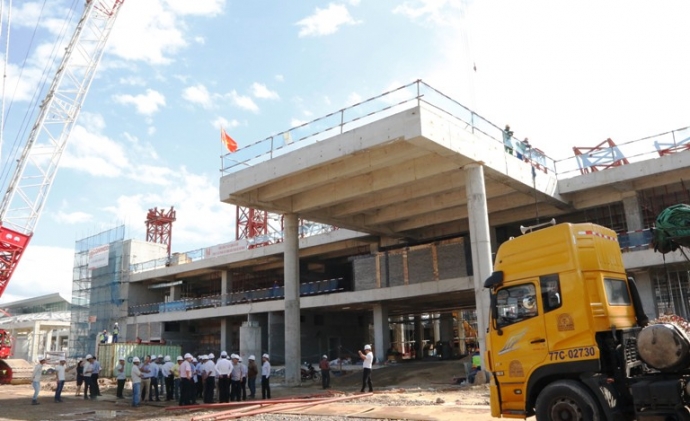 thu-truong-Nhat-kiem-tra-cang-HK-QT-Da-Nang-3