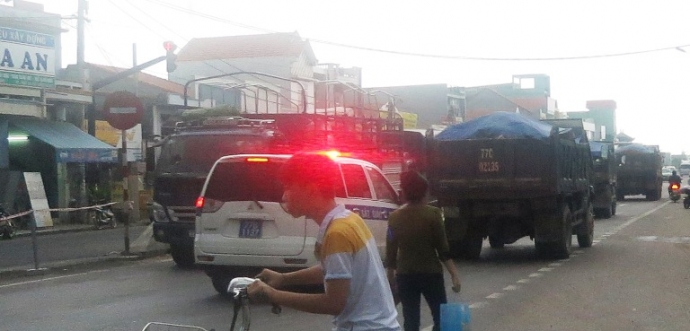 xe-coi-thung-cho-co-ngon-vuot-chot-CSGT-10