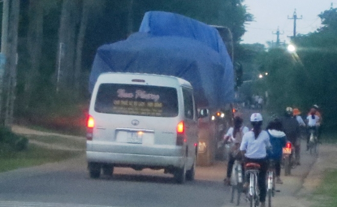 xe-coi-thung-cho-co-ngon-vuot-chot-CSGT=10