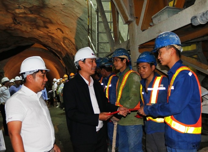 thi- cong-xuyen-Tet-deo-ca-6