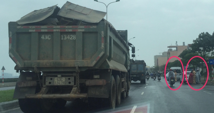 xe-qua-tai-vuot-chot-CSGT-7