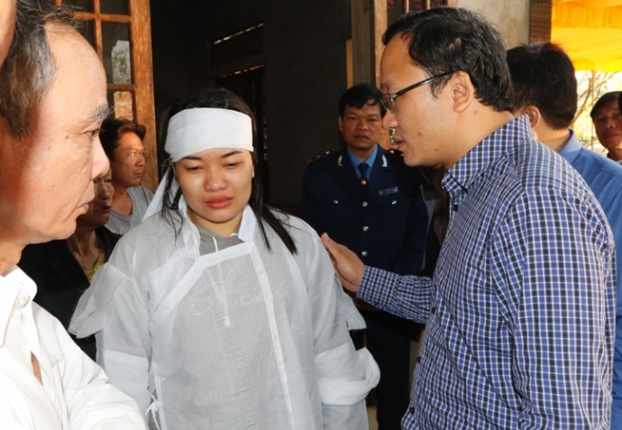 pho-chu-tich-khuat-viet-hung-tham-vieng-nan-nhan-t