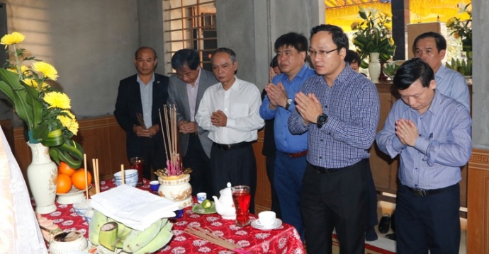 pho-chu-tich-khuat-viet-hung-tham-vieng-nan-nhan-t