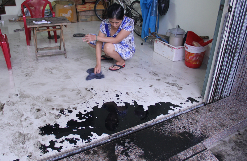 nha-dan-bi-khung-bo-bom-xang (1)