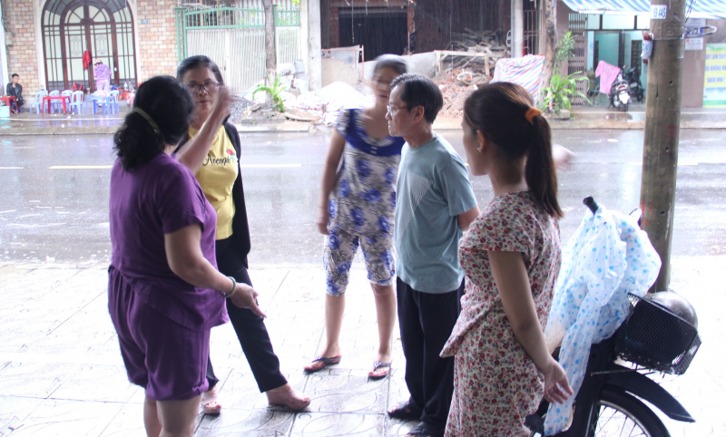 nha-dan-bi-khung-bo-bom-xang (5)