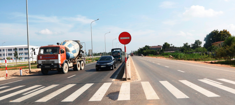 bai 3. anh 2- Ql1 Quang Ngai diem nhan ha tang gia