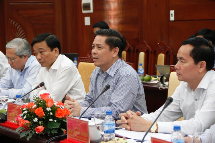 lam-viec-quang-ngai-4