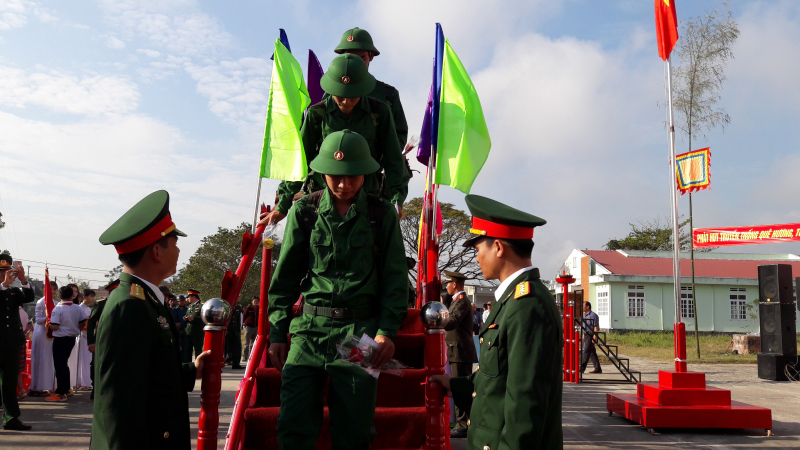 thanh-nien-binh-dinh-nhap-ngu (7)