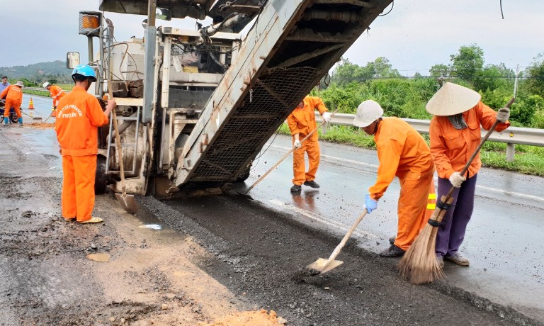 sua-chua-hu-hong-ql1-phu-yen (9)