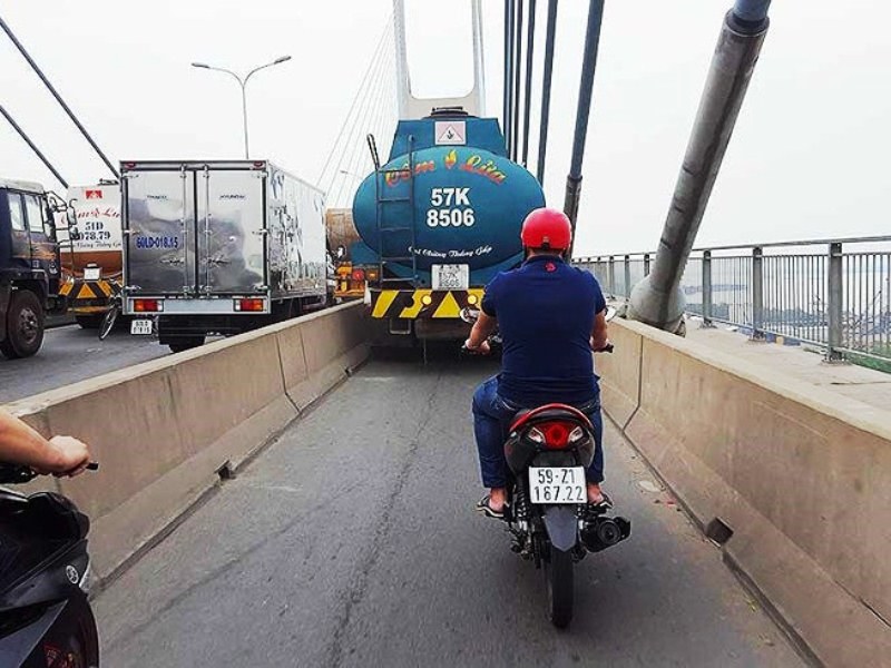 xe-bon-vao-lan-xe-may_XMKS