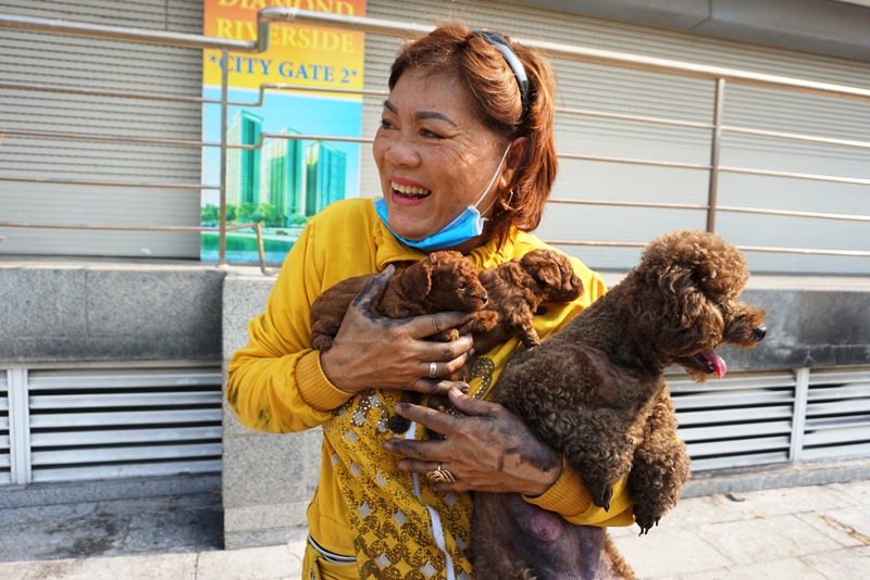 b&agrave; hồng - lầu 12 khu A