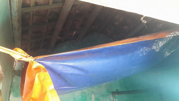 9. người d&acirc;n phải căng bạt che tạm để tr&aacute;nh bị đ&aacute; 