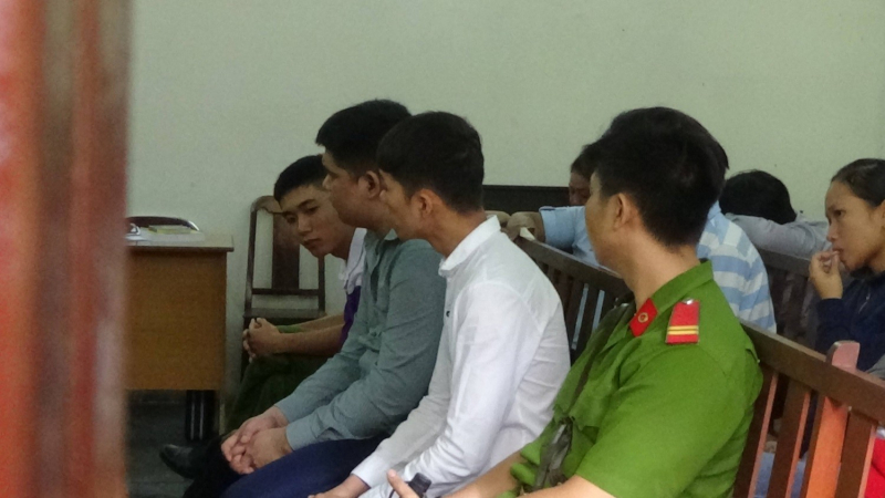 y-an-ca-3-doi-tuong-hiep-dam-ban