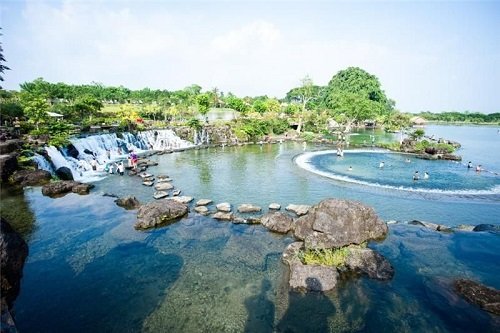 c&ocirc;ng vi&ecirc;n suối mơ.