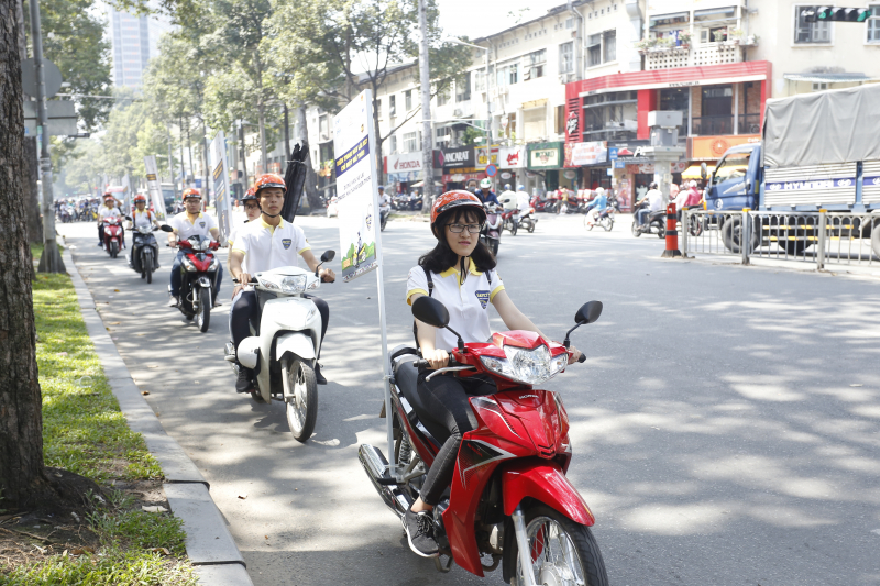 Sinh vi&ecirc;n diễu h&agrave;nh