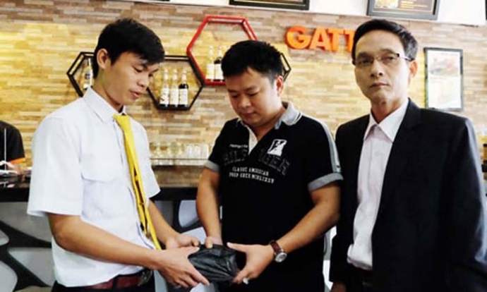 hai-lai=xe-ta-xi-tien-sa-tra-lai-117-trieu-dong-kh