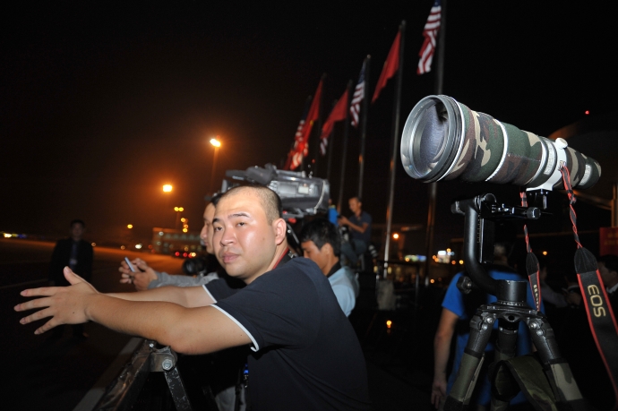 Khoanh-khac-tong-thong-Obama-dat-chan-xuong-Noi-Ba