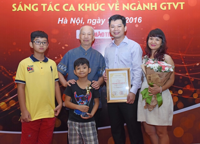 dam-say-va-hao-hung-nhung-khuc-hat-giao-thong (1)