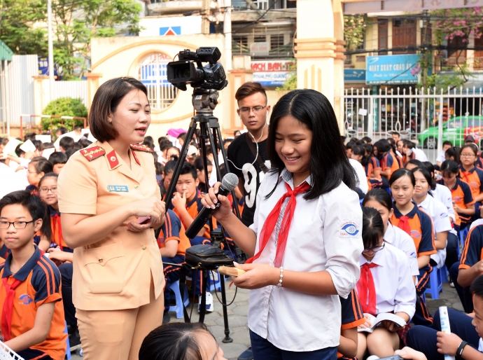 cung-meo-may-doraemon-tuyen-truyen-atgt (11)