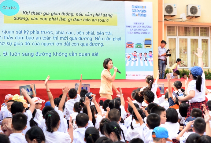 cung-meo-may-doraemon-tuyen-truyen-atgt (7)