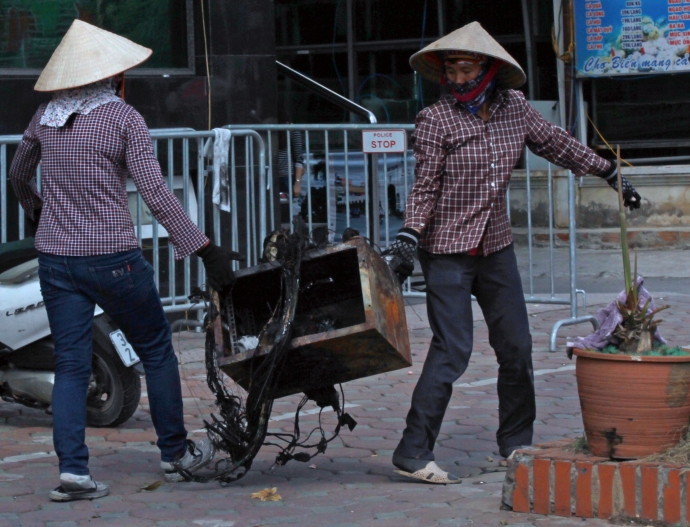 hai-hung-nhin-thiet-ke-kieu-lo-cot-sau-vu-chay-qua